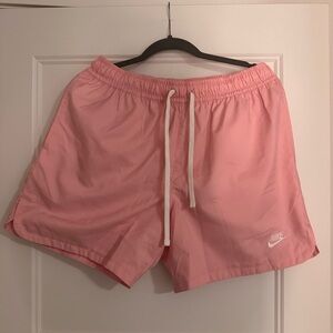 Nike Club
Men's Woven Flow Shorts